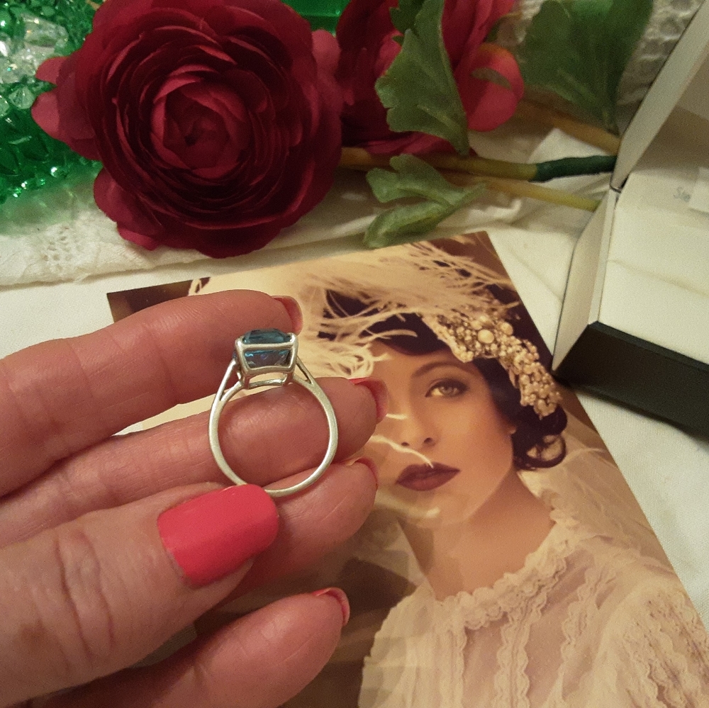 VINTAGE 925 SOLID STERLING, GENUINE 6CT. EMERALD CUT BLUE TOPAZ RING, SIZE 8 - Picture 6 of 17